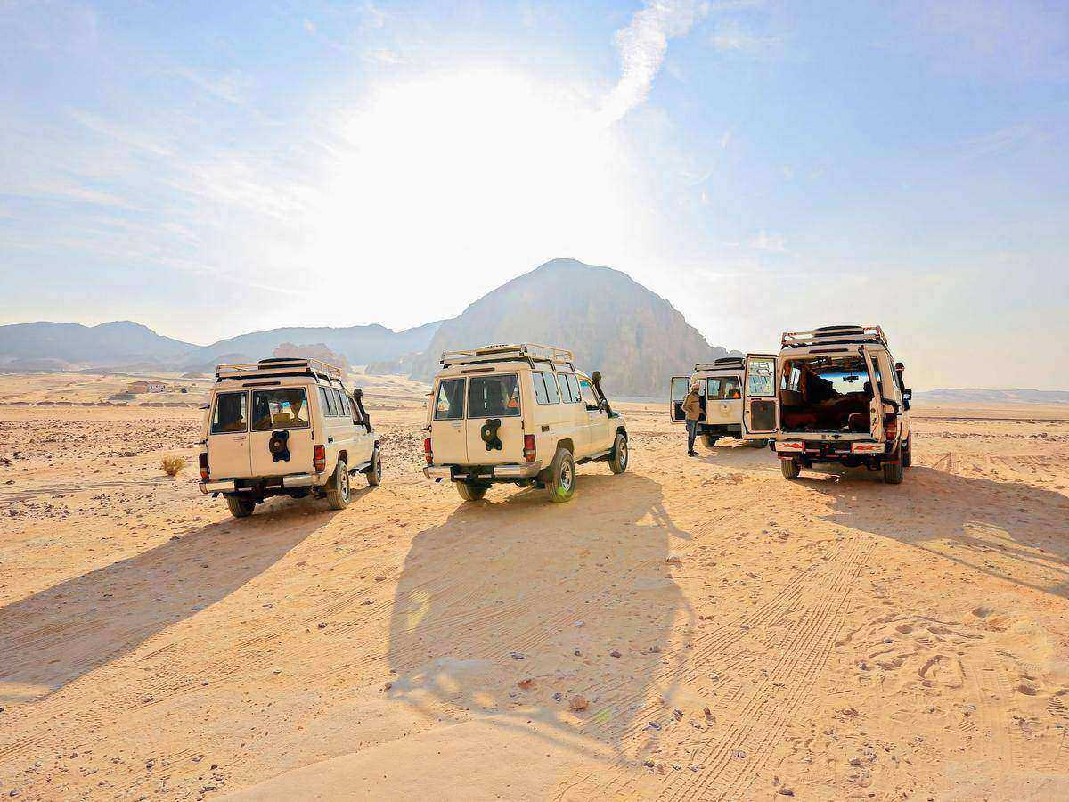 Pickup & Desert Drive - 7-Hour Jeep Safari