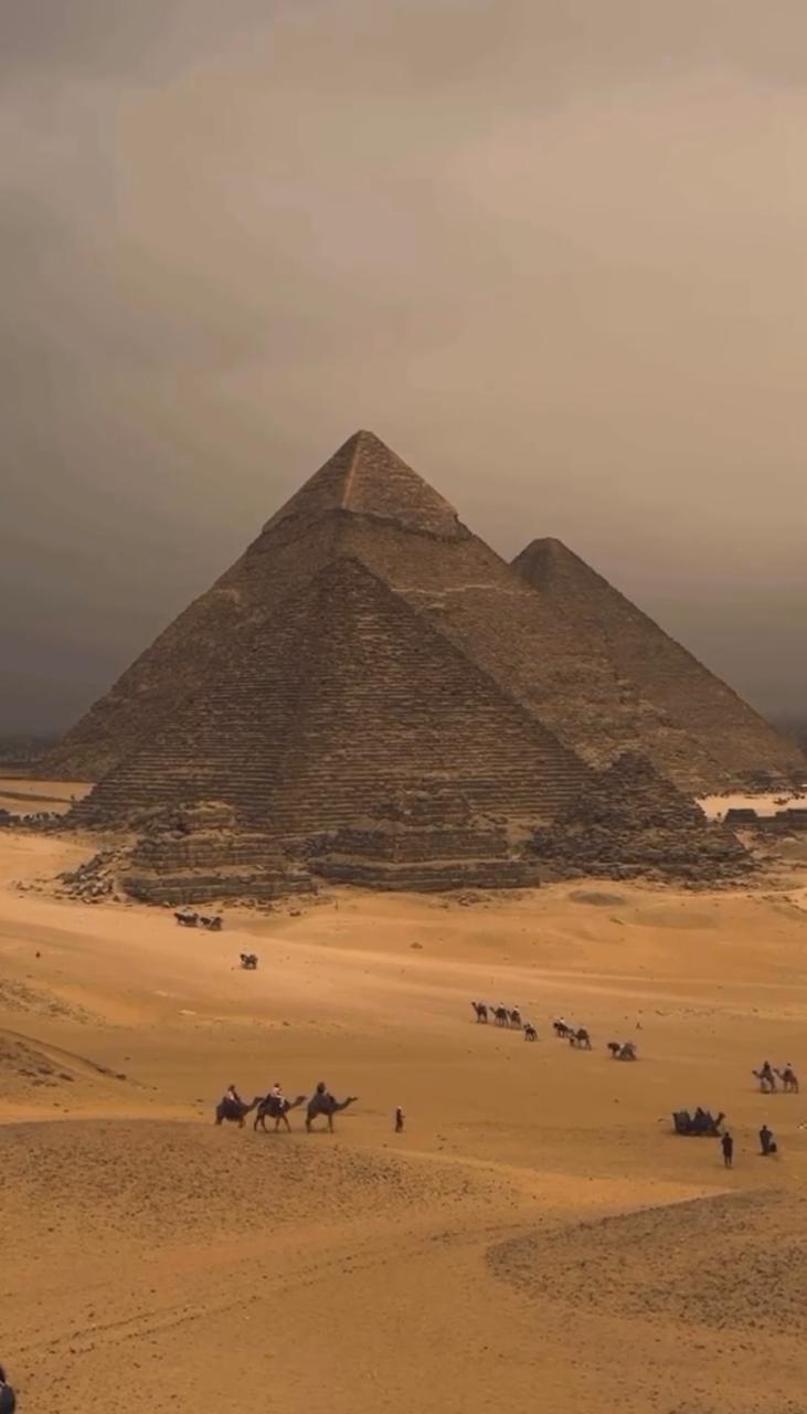 Pyramids & Romantic Dinner